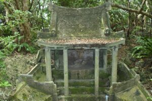 大山貝塚の祠