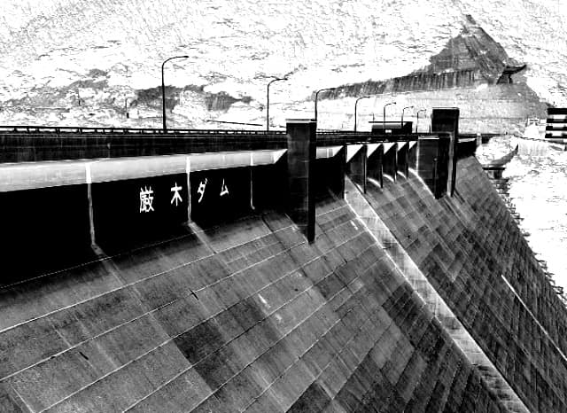 厳木ダムの外観