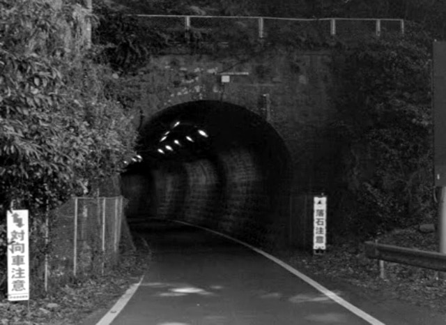 小浜トンネル（千々石第2・第1トンネル）の外観