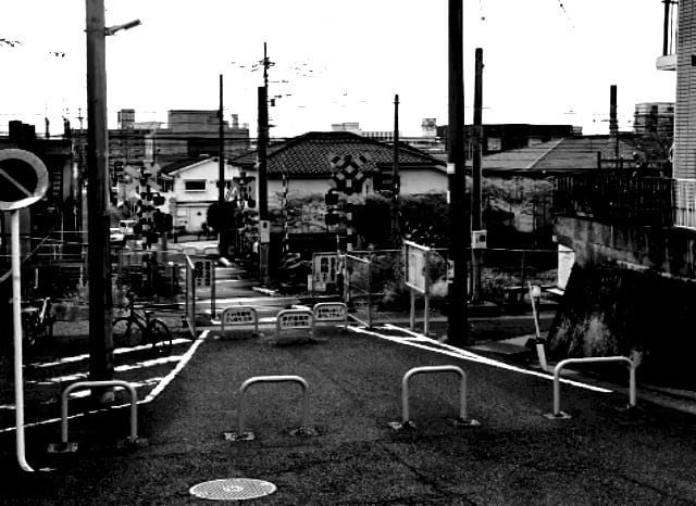 二軒茶屋電停前踏切の外観
