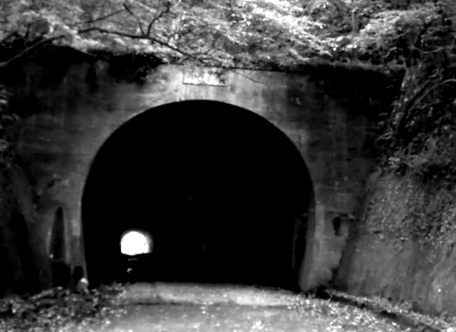 名瀬隧道（旧朝戸トンネル）の外観