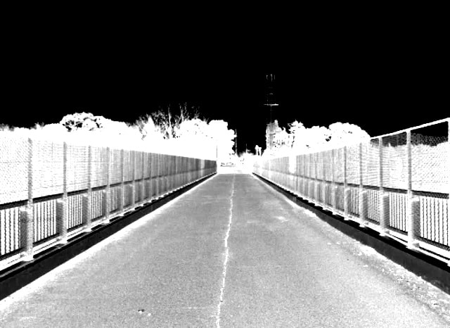 名田跨道橋（空中橋）の外観