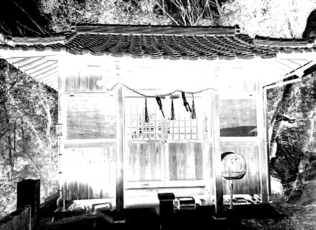 天神社（行者山の廃稲荷大明神）の外観