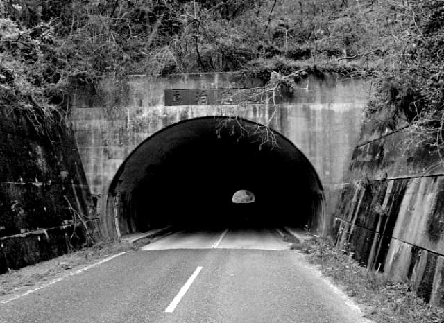 烏泊隧道（カラストンネル）の外観