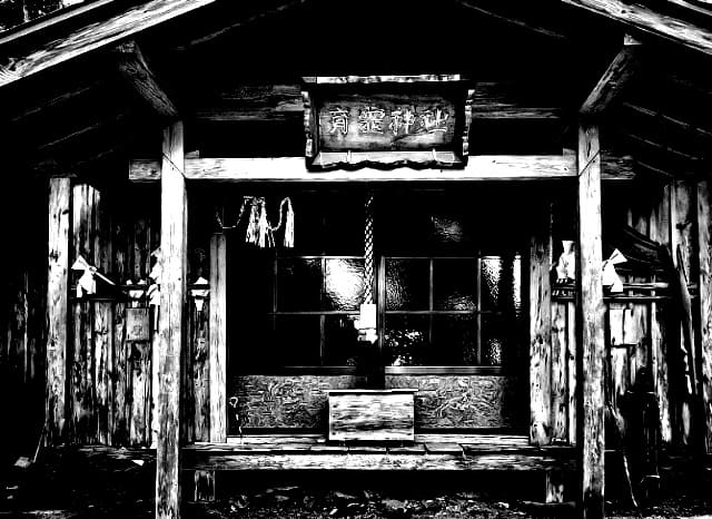 育霊神社の外観