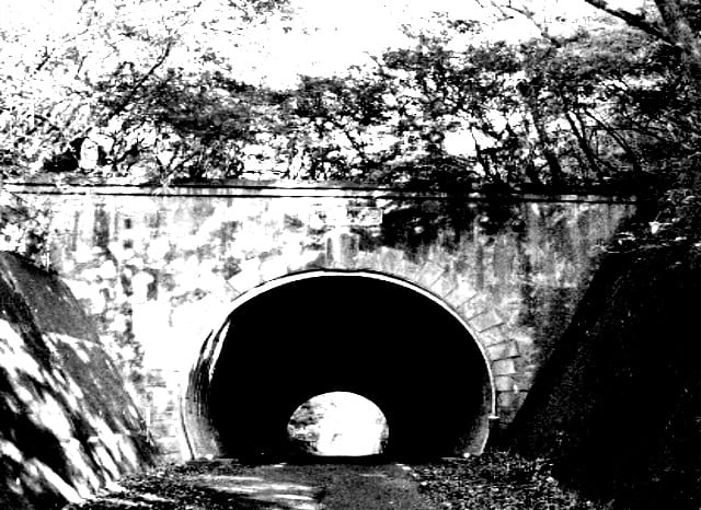 蕃山隧道（あほう道のトンネル）の外観