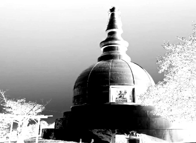 二葉山平和塔（仏舎利塔）の外観