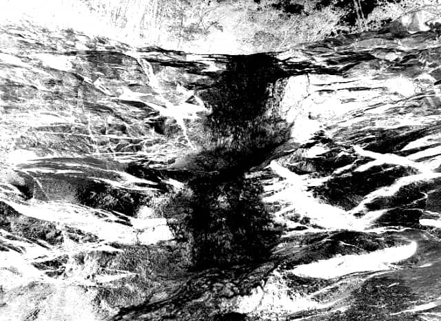 深山の滝の外観