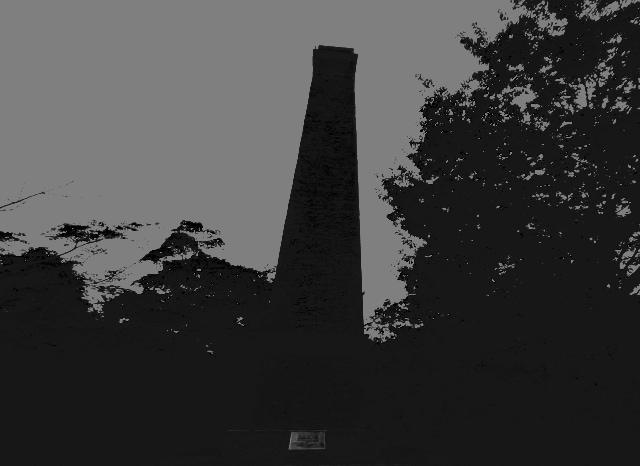 煙突山（旧山根精錬所煙突）の外観