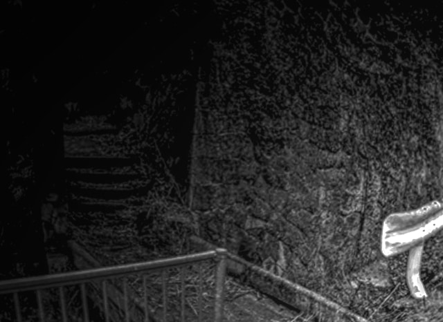 旧生駒トンネル近くの廃屋の階段