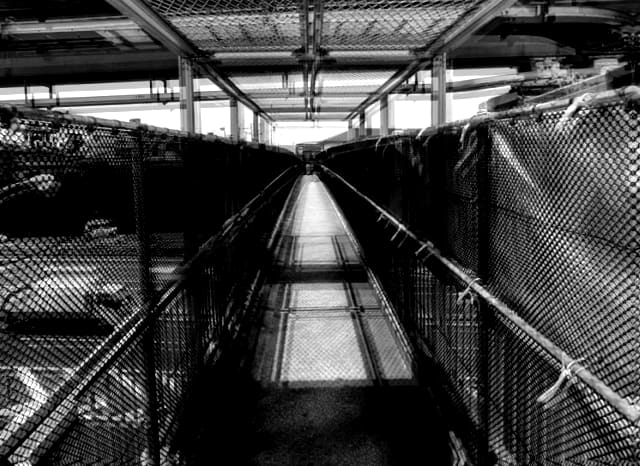 刀根山歩道橋の外観