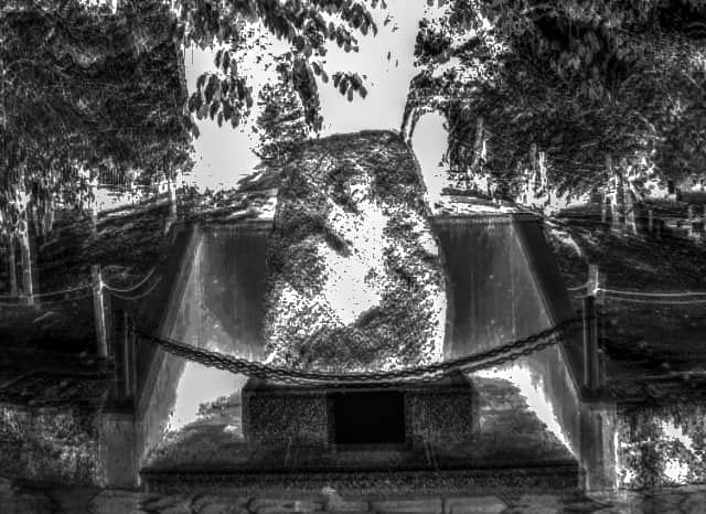 牧野公園のエゾ塚の外観