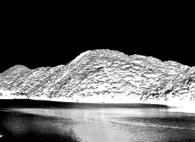 上田池ダムの山あいの風景をイメージした画像